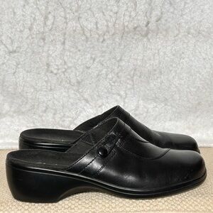 Clarks Womens Black Leather Slip On Casual Wedge Mule Clogs Shoes SZ 7M